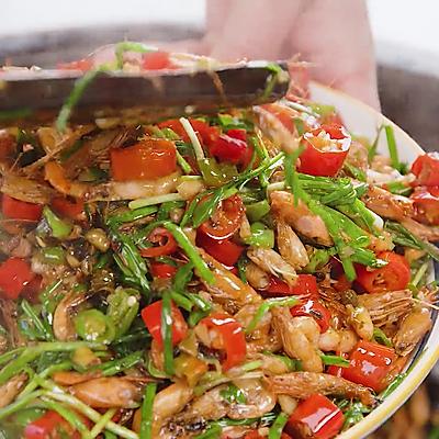湖南菜韭菜炒河虾正宗做法,韭菜炒河虾视频教程