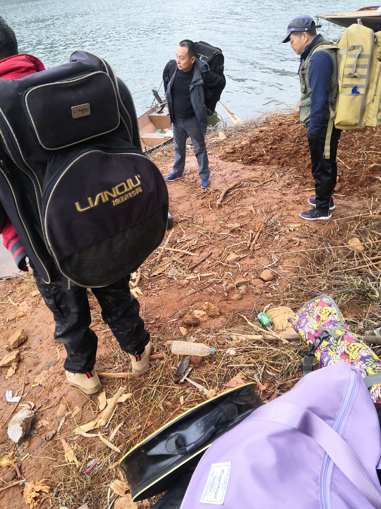 梅子姐这次选了没有打窝的钓位，渔获究竟如何呢