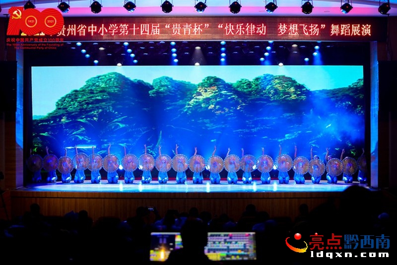 安龙六中：“双减”让艺术之花快乐绽放