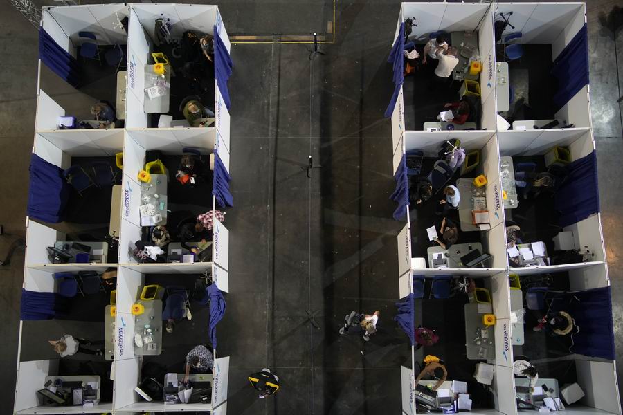 从马基雅维利到马克龙（下）：“卫生独裁”vs“自由癔症”