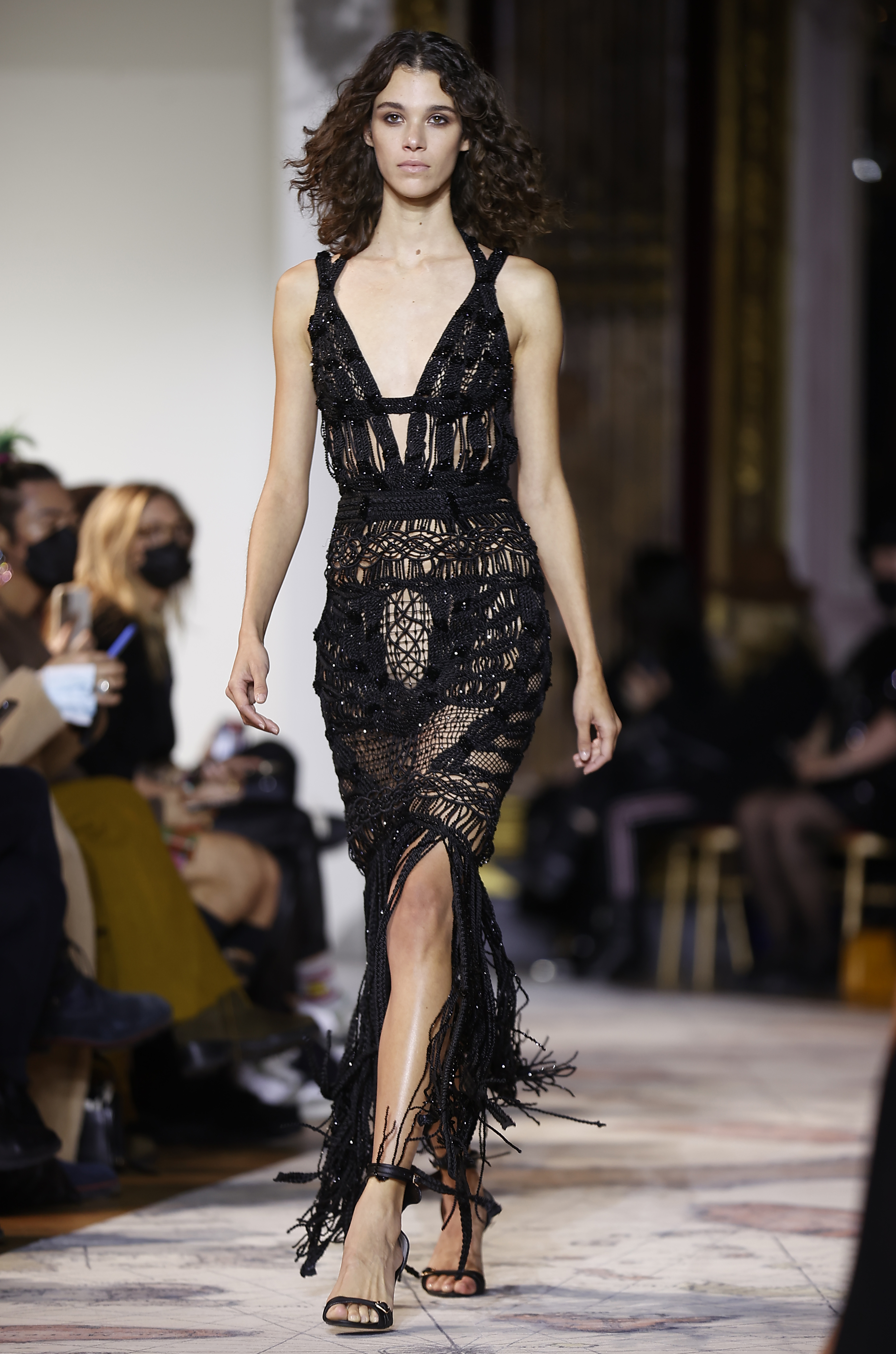 巴黎时装周jisoo服装全球首穿,巴黎高定时装周2024