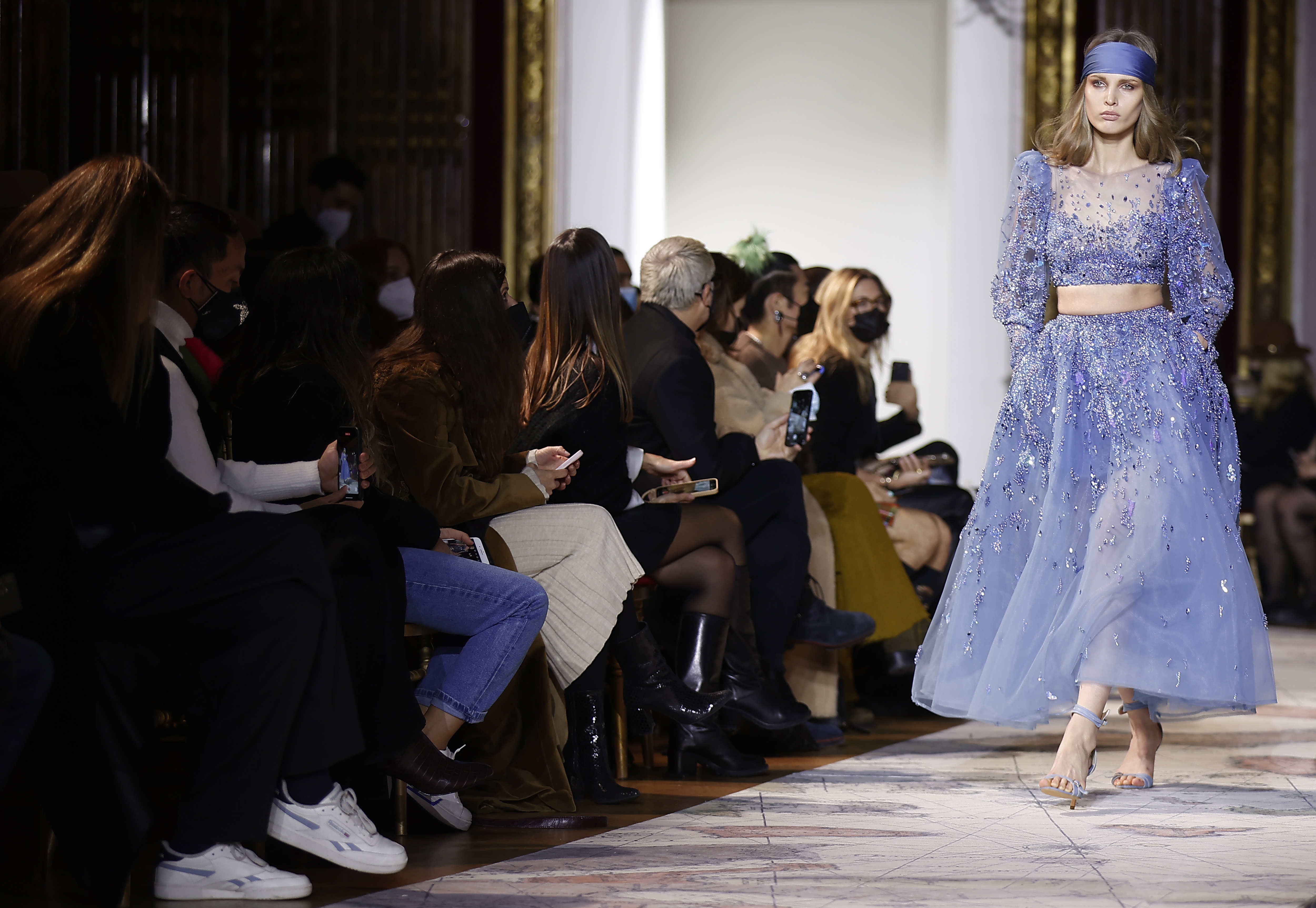 巴黎时装周jisoo服装全球首穿,巴黎高定时装周2024