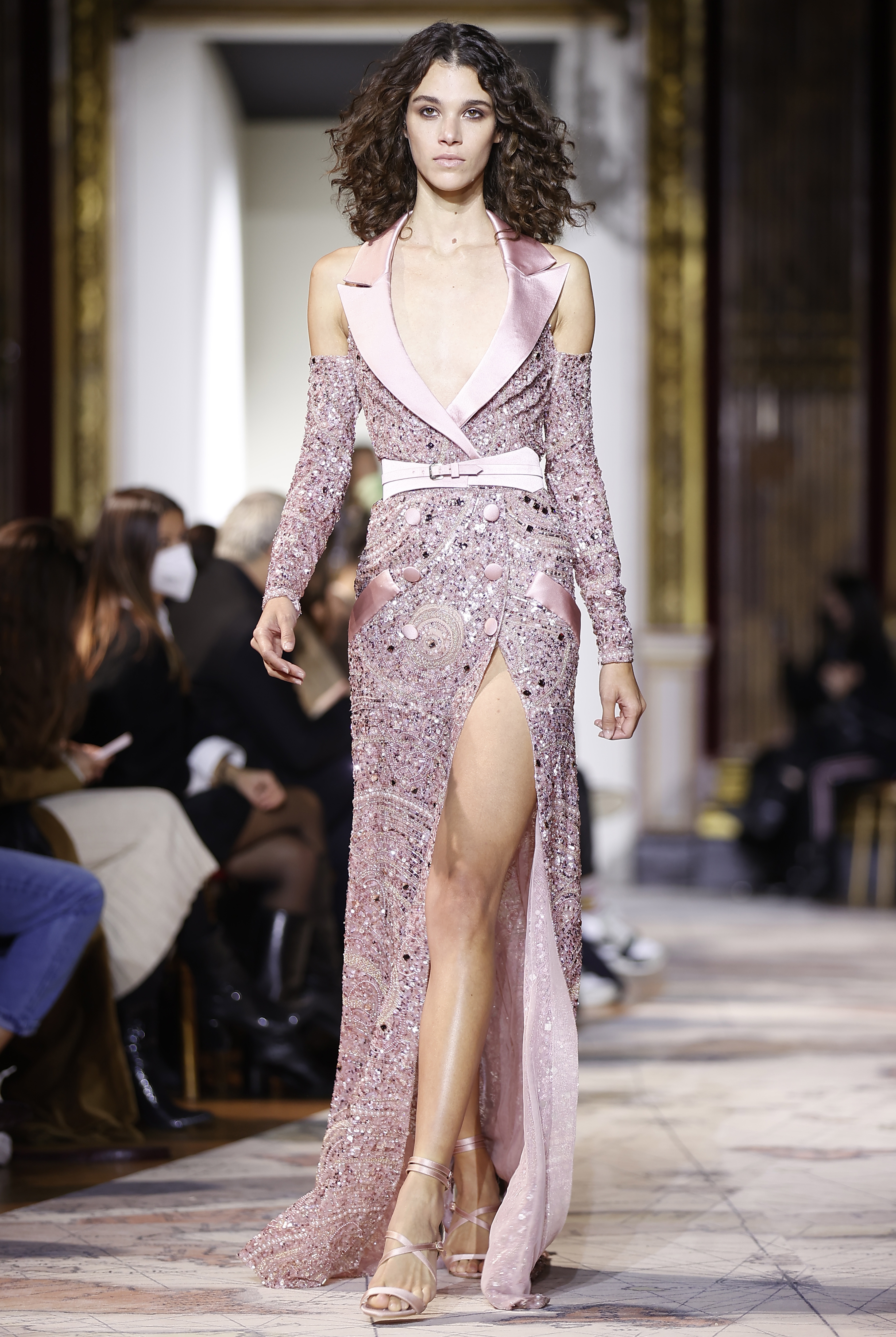 巴黎时装周jisoo服装全球首穿,巴黎高定时装周2024