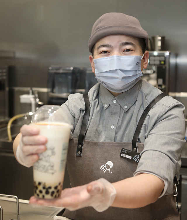 新春走基层点赞他们接力干了30载,新春走基层坚守一线为健康护航