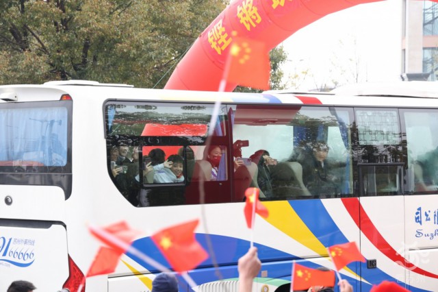 中国女足明日前往苏州,球迷为什么爱中国女足