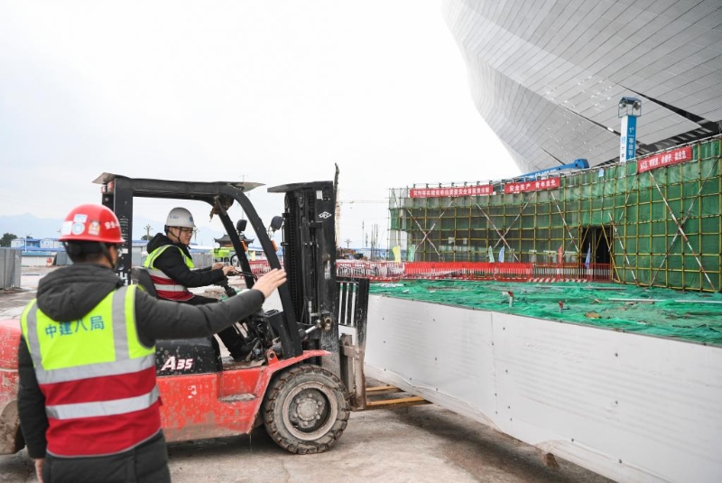 新春走基层企业生产忙,新春走基层节后上班第一天