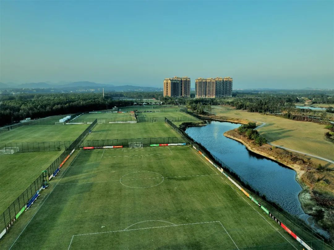 中国足协副主席孙雯来漳调研