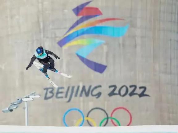 冬奥运喜获1金1银！8岁那年暑假，谷爱凌在稻香湖马场第一次上马……