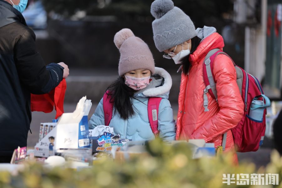 冰墩墩迎新生,冰墩墩迎开学