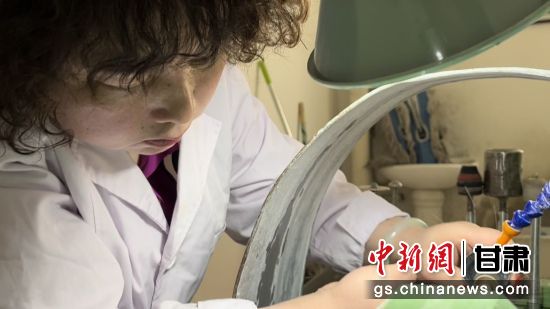 千年夜光杯“冷静”探“新生”：职业传承古技艺觅“知己”