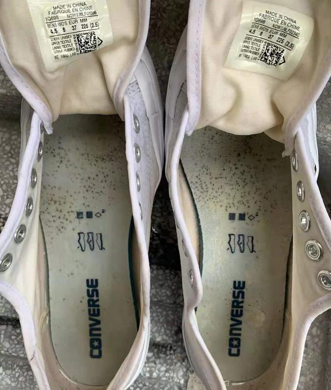 鞋子穿久了脏了怎么办,鞋子穿久了很脏怎么把它清理干净