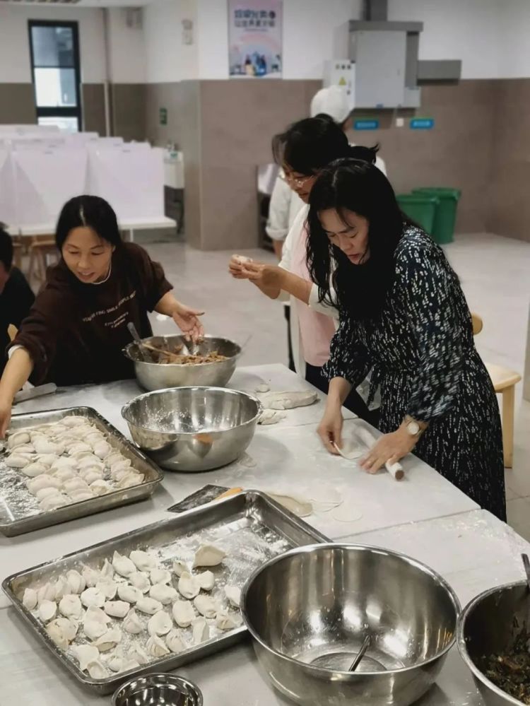 抗疫学习两不误,抗疫复学的校园生活