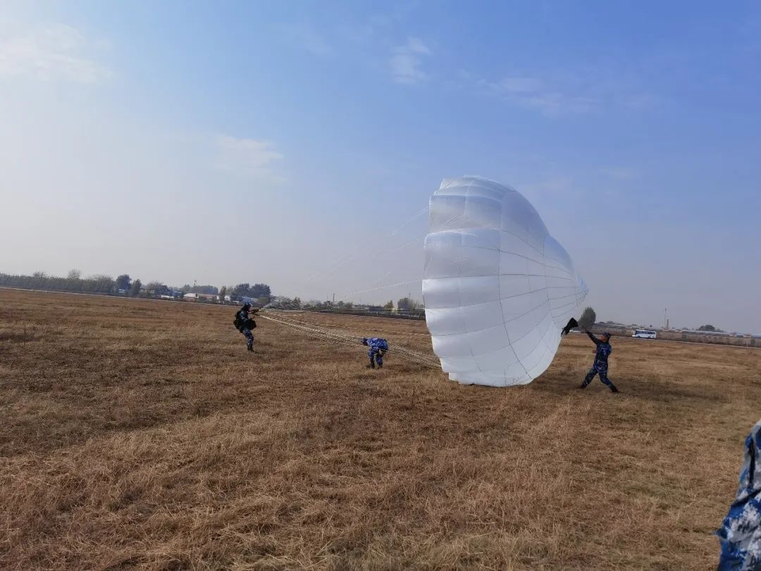 空降兵伞降,空降兵伞降过载多大
