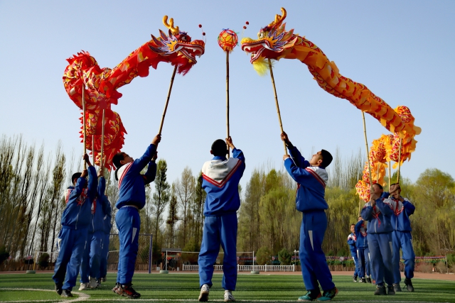 临泽腾龙舞狮表演,甘肃临泽社火表演视频