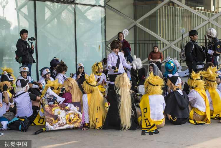 这些00后的账单，让打工人破防