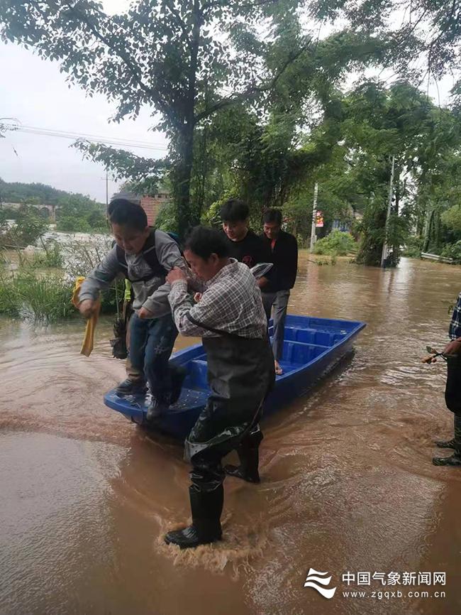筑牢安全防线守护国家安全,筑牢风险防控底线