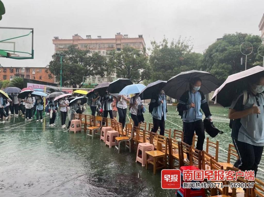 一金店被砸顶盗窃破案了吗,特大盗窃金店案件破案率高不高