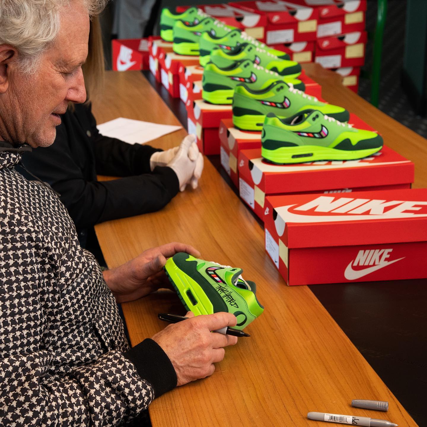 超限量「俄勒冈」喜提Tinker亲签！网友：买到算我输