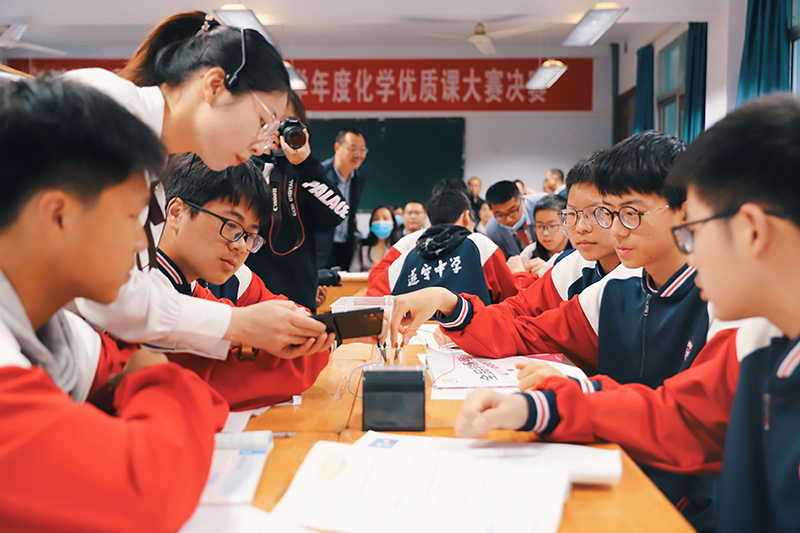 同圆中国梦共饮一江水,共饮一江水同上一堂课