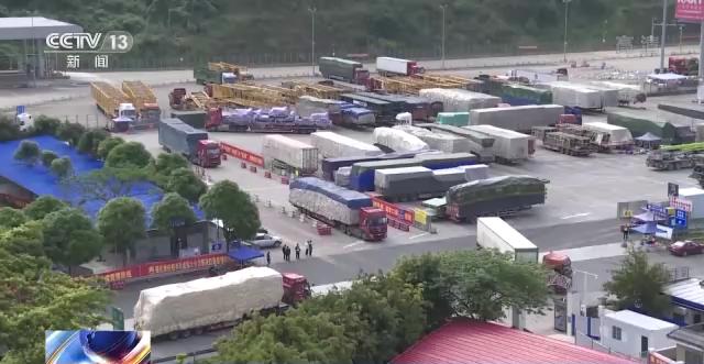 一线调研丨“一分钟一辆车”！这个口岸如何实现重卡汽车高效出关？