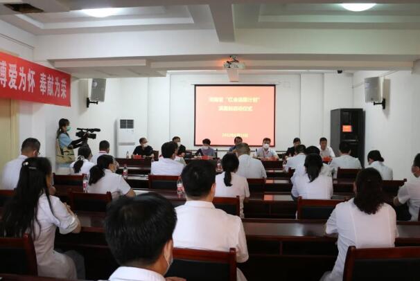 送医下乡暖人心,扶贫义诊送健康进村入户暖民心