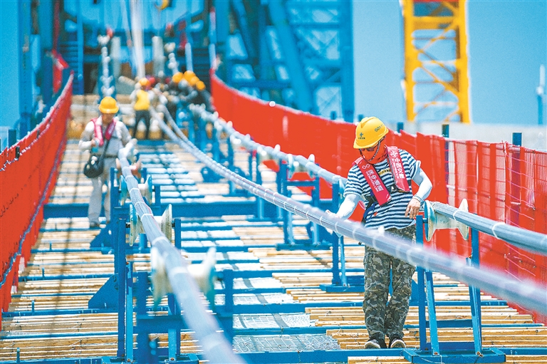 深中通道伶仃洋大桥先导索顺利过,深中通道伶仃洋大桥西锚碇地连墙