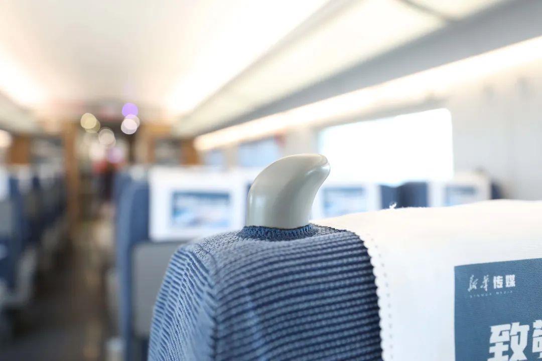 高铁列车上的一些常用功能,高铁列车控制器是啥样的