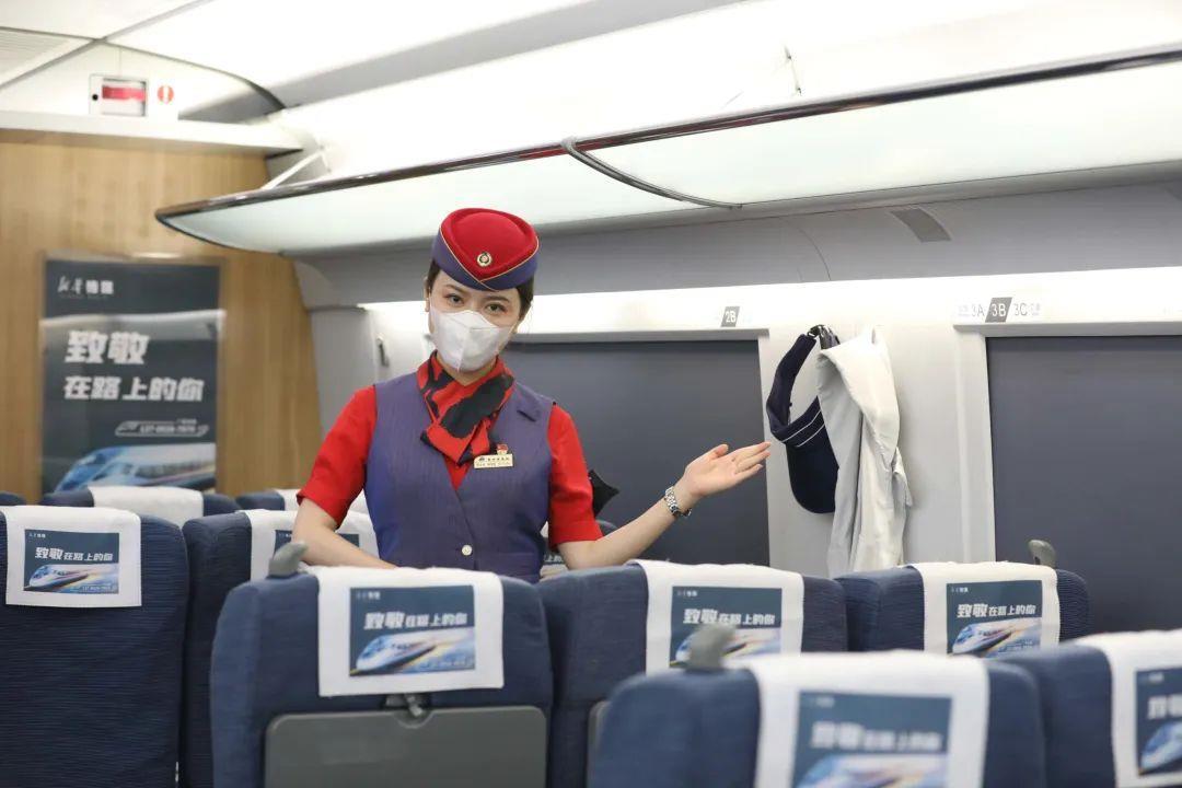 高铁列车上的一些常用功能,高铁列车控制器是啥样的