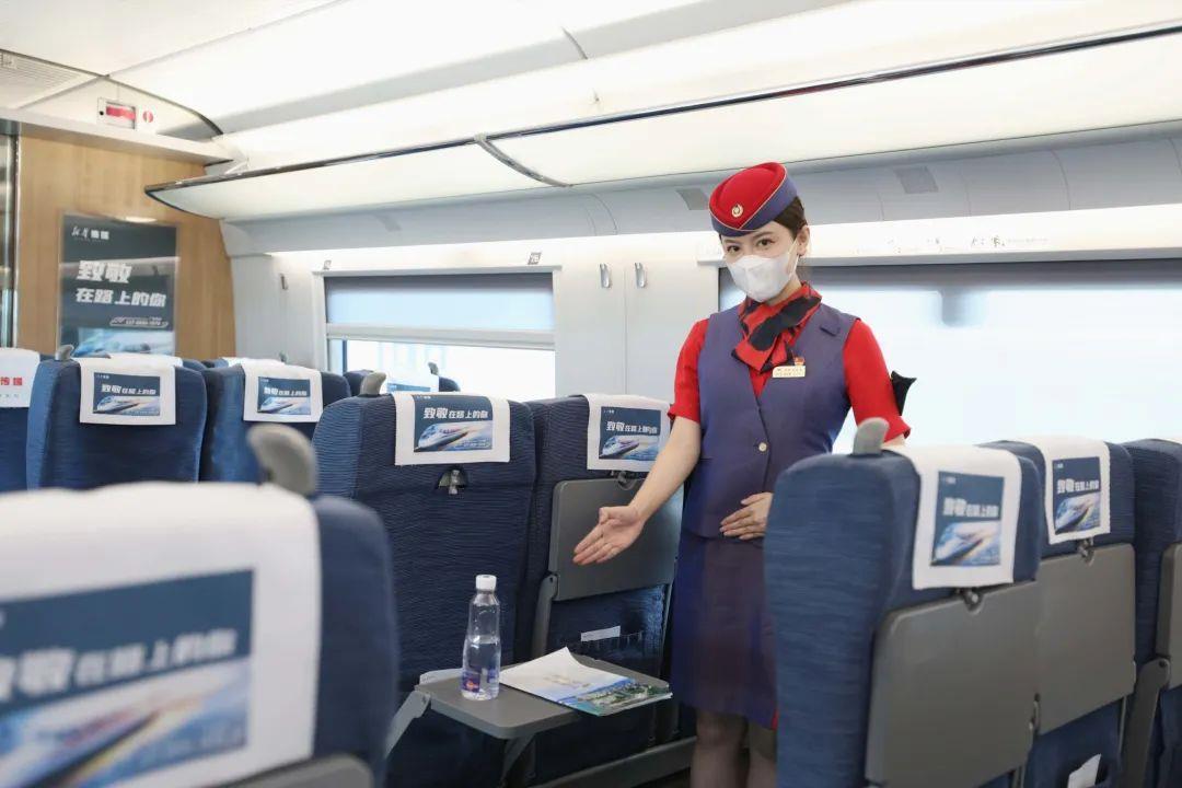 高铁列车上的一些常用功能,高铁列车控制器是啥样的