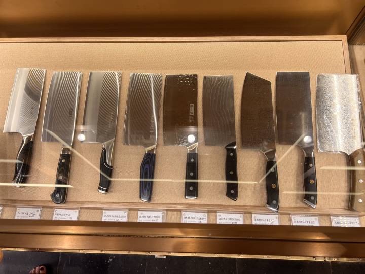 张小泉菜刀新闻评述,张小泉刀具为什么刀刃朝下