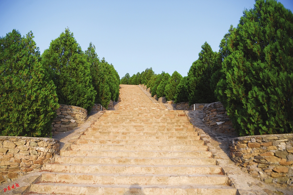 万里黄河千百回妩媚最是第一湾