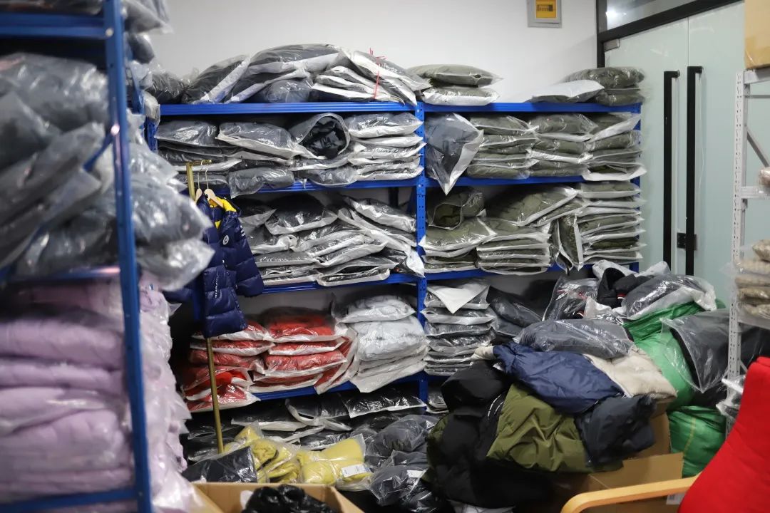 公安机关严查带货直播,民警积极参加公安部直播带货活动