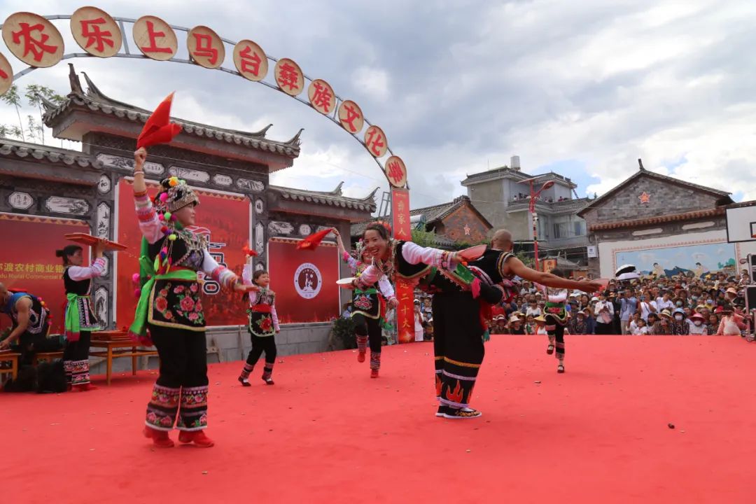 彝族第一村烟花,最火彝族乡