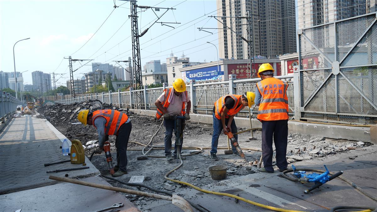 安康汉江一桥施工,汉江第一桥何时开工