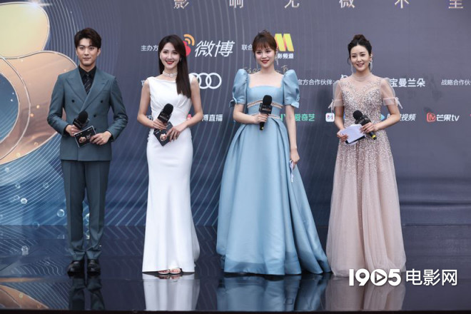 微博之夜红毯王一博周冬雨,2022王一博周冬雨微博之夜