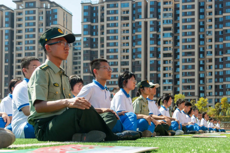 天气太热学校非要军训,高中每学期都要军训吗