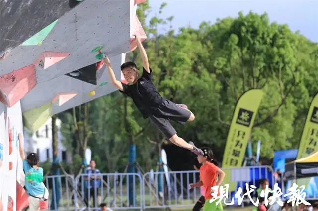 13岁少年梦想登上舞台,他的梦想是成为世界冠军英语