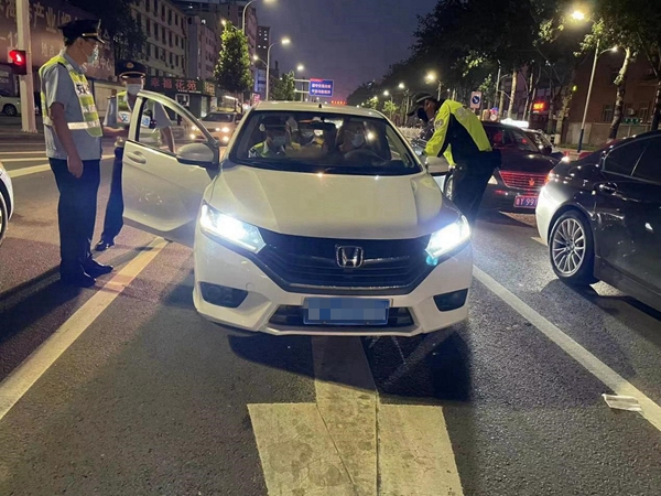 保障中秋节运输安全,中秋交警在岗保平安