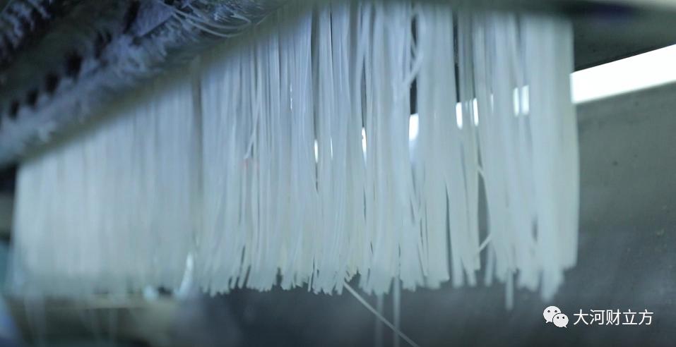 酸辣粉排行榜第一名生产基地,直击全国最大酸辣粉生产基地