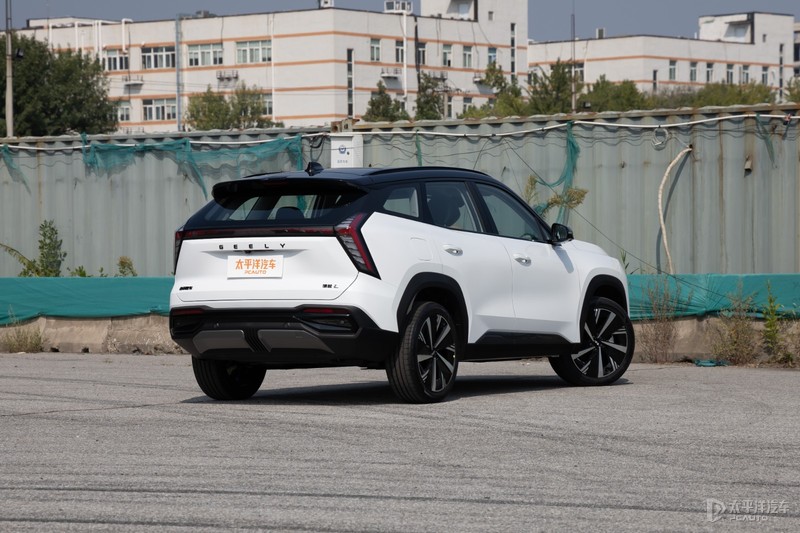 吉利博越l混动版沉浸式体验,吉利博越l2022款豪华版车身尺寸