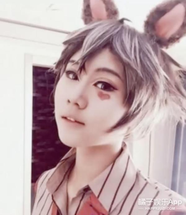 窦唯二女儿窦家媛近照,岳明辉窦佳嫄直播