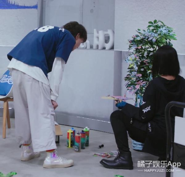 窦唯二女儿窦家媛近照,岳明辉窦佳嫄直播