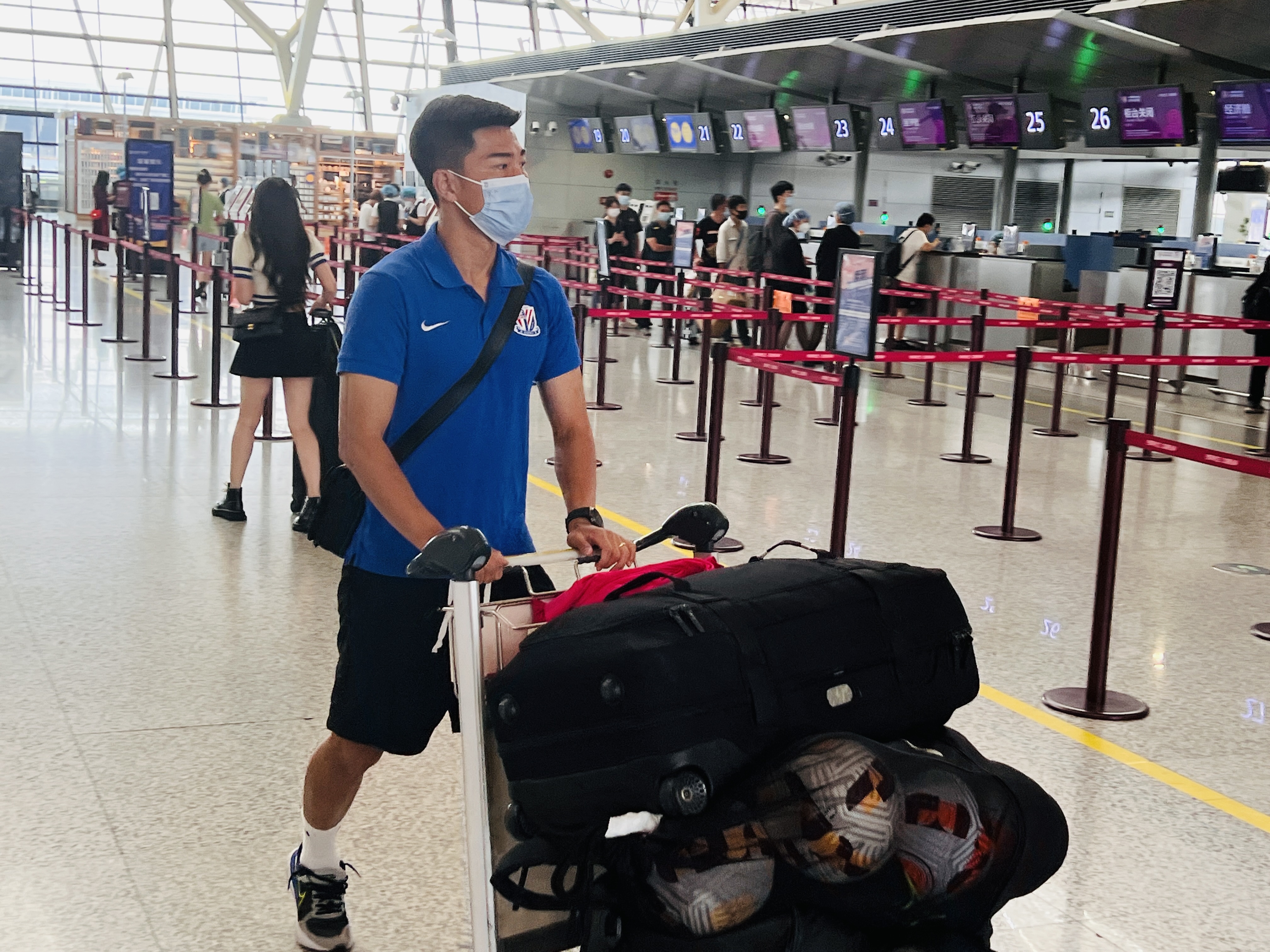 申花奔赴大连恢复“三点一线”，巴索戈等伤员全部出征