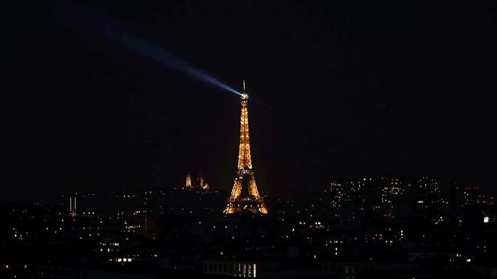 延后供暖、限温18度，铁塔、卢浮宫提前熄灯，法国人要勒紧裤腰带过冬