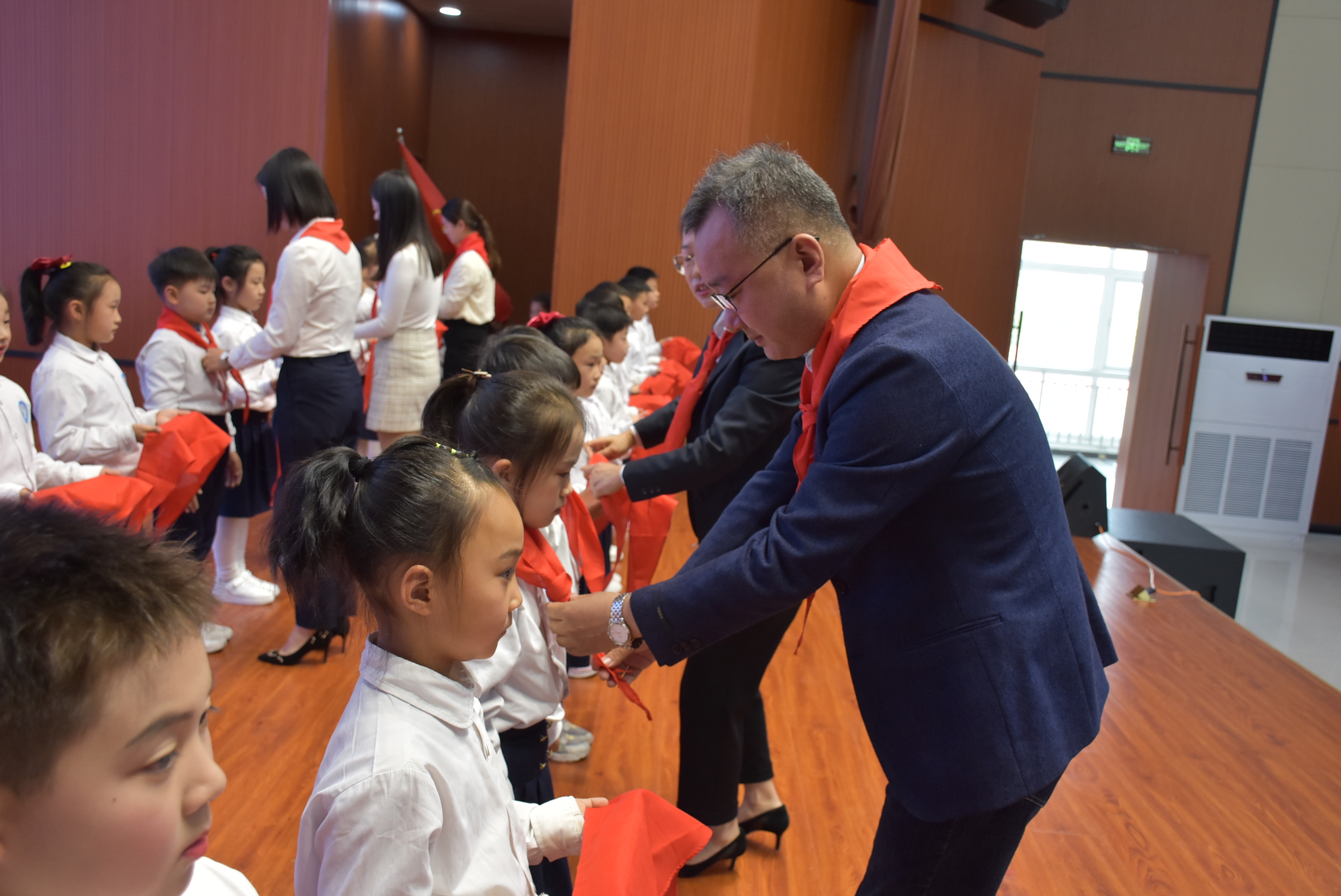 喜迎二十大童心永向党视频,驻马店第二十七小学入队仪式