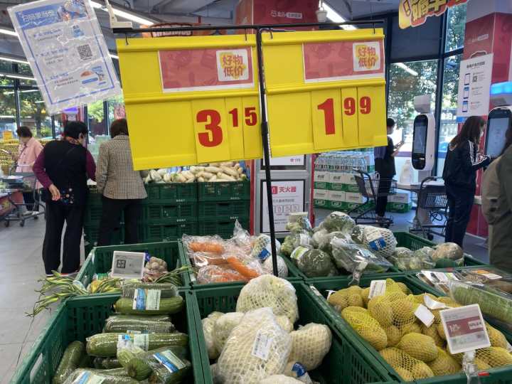 商业观察|1元青菜、3元牛奶、10元牛肉……杭城“打骨折”的生鲜奥莱店，为什么越开越多？