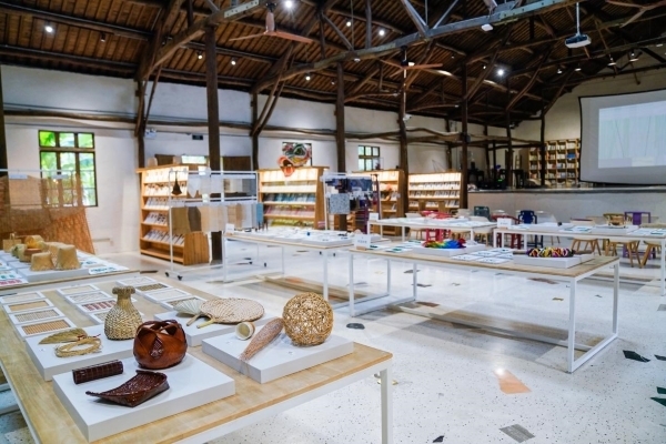 解构织物的无限可能江南布衣“布尽其用”探索可持续时尚新方向