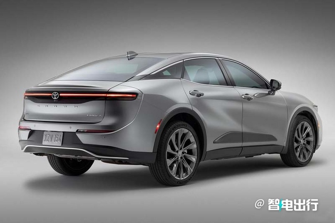 丰田全新皇冠国内实车曝光,日本丰田2020款皇冠轿车