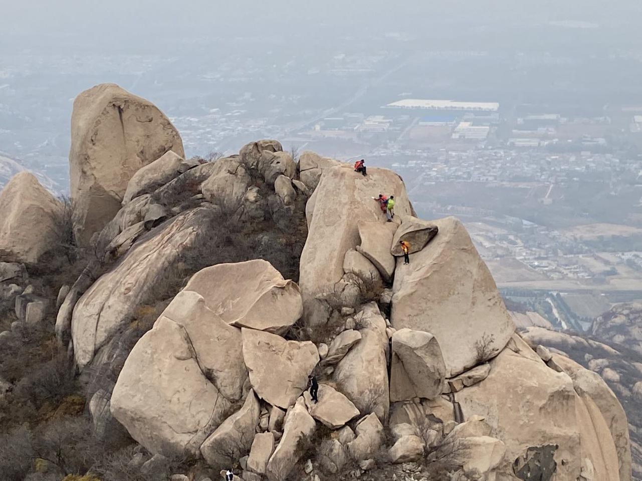 凤凰岭徒手攀爬,徒手攀爬凤凰岭道德峰