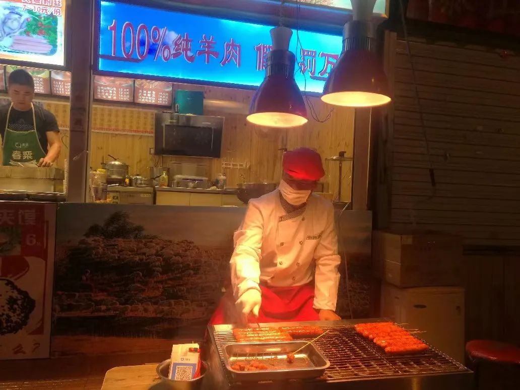 欠债4500万杭州卖烤肠的大叔,欠债4600万大叔卖烤肠赚6亿